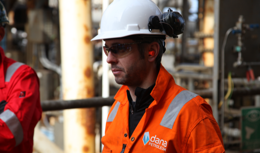 Man with safety helmet and glasses