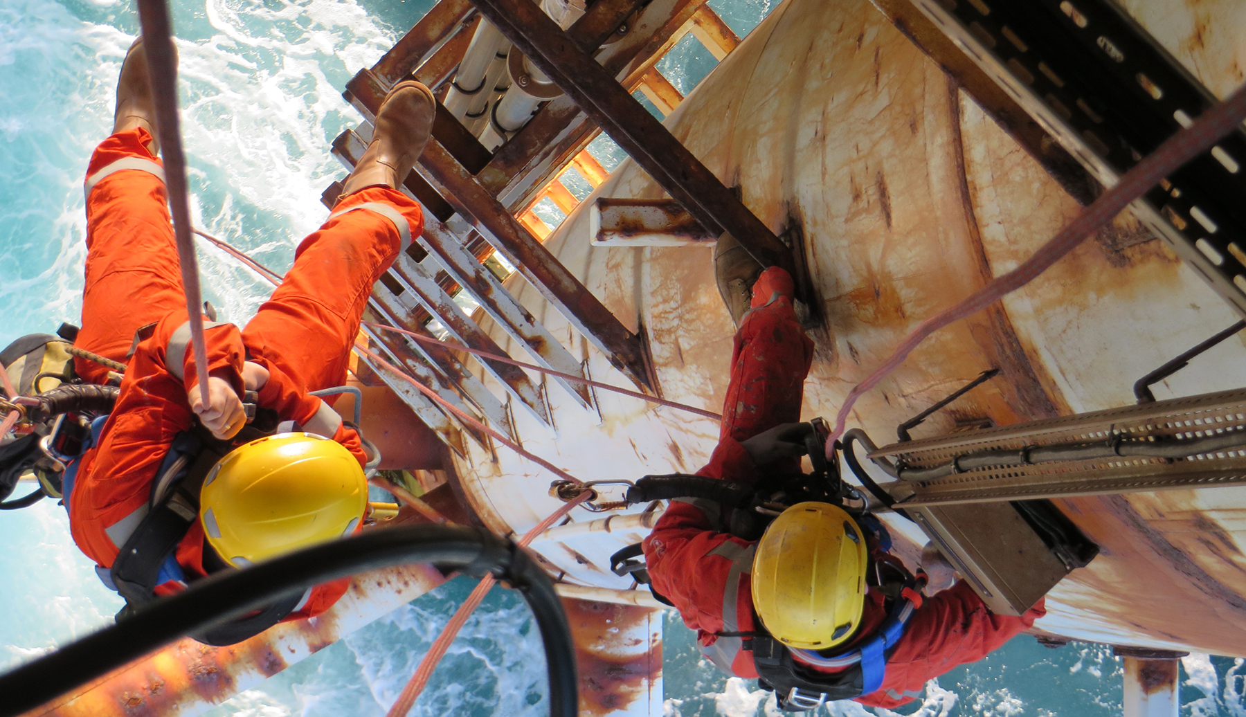 Image of abseilers at work on Hanze platform